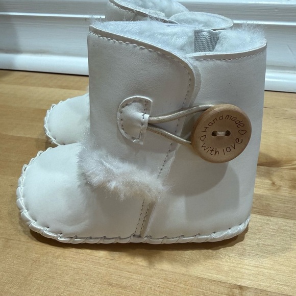 Other - white baby boots with fur